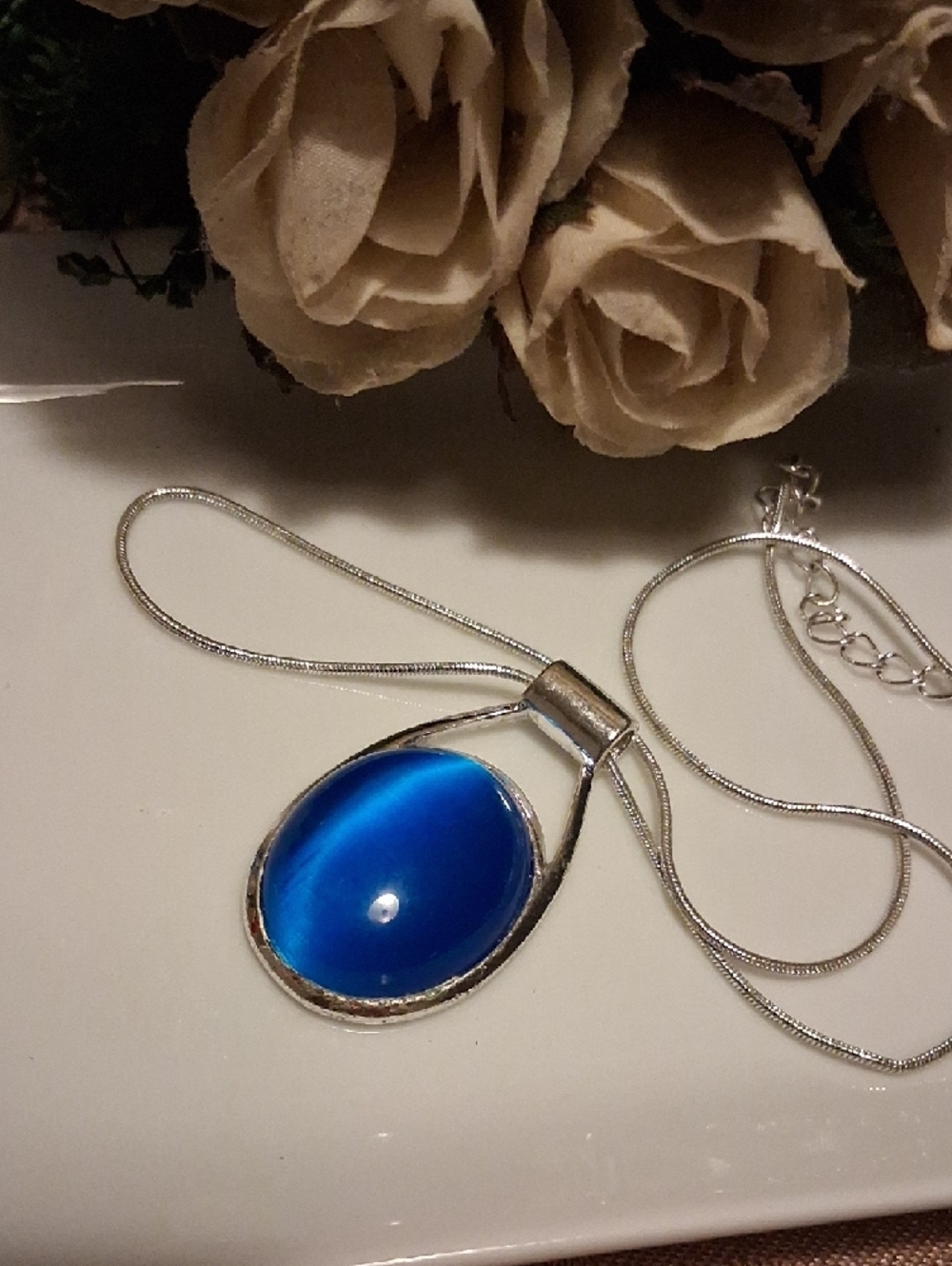 Silver Necklace with Bright Blue Oval Cats Eye Pendant 16-22" Adjustable - Picture 4 of 9